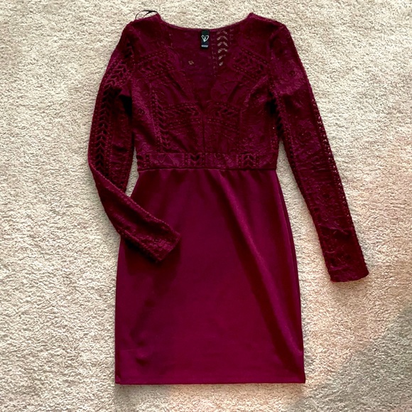 Burgundy lace bodycon dress - Picture 3 of 3